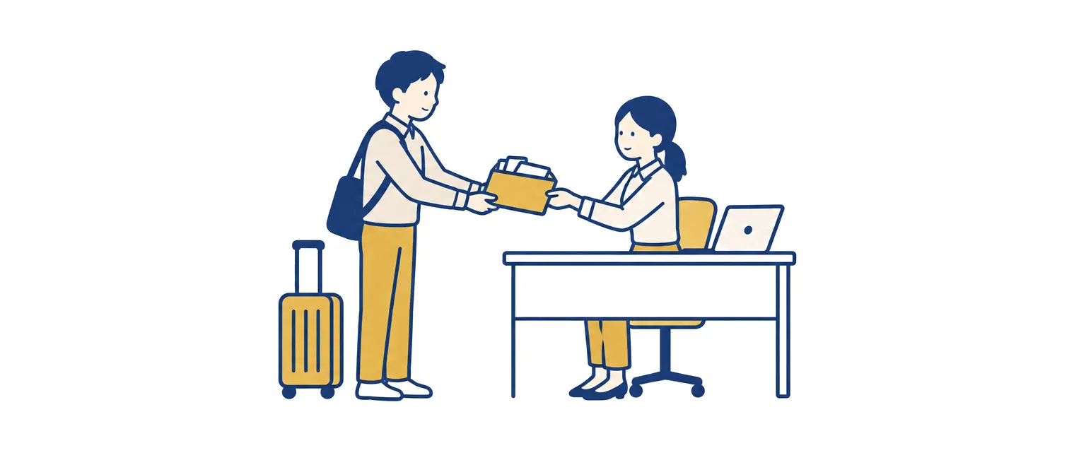 出張帰りの社員から領収書を受け取る経理の担当者